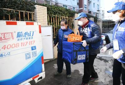 是明芳委員率企業為援鄂醫療隊員家庭提供保潔服務，暖心守護彰顯社會責任